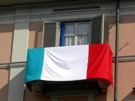 Italiaanse vlag op een balkon foto