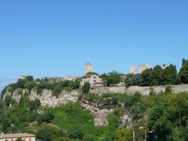 uitzicht op de stad tarquinia foto