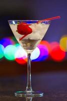 alcoholische cocktail met aardbei foto