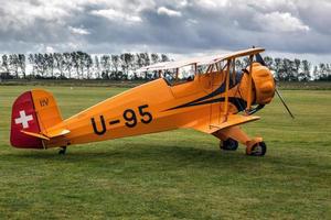 goodwood, west sussex, uk, 2012. bucker 131 jungmann vintage tweedekker foto