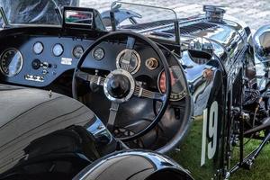 goodwood, west sussex, uk, 2012. cockpit van oude vintage auto foto