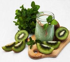 kiwi smoothie in glas