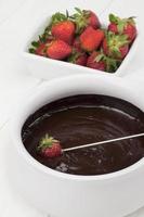 aardbeien en chocoladesiroop