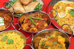 Indiase curry maaltijd foto