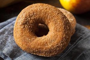 warme appelcider donuts foto