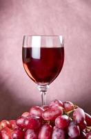 rode wijn en druiven foto
