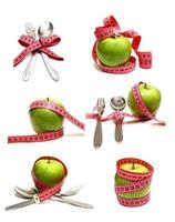 lepelvork en appel is geregen aan een lint om het dieet te meten foto