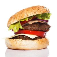 grote zelfgemaakte hamburger foto