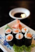 zalm maki sushi foto