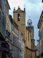 architectuur in vriendelijk zonlicht in het voorjaar in het prachtige italië foto