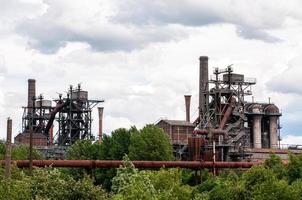 een oud verlaten industrieel gebouw foto