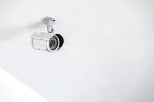 CCTV-camera hangt aan het plafond op kantoor, thailand. foto