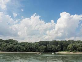 bratislava aan de rivier de Donau foto