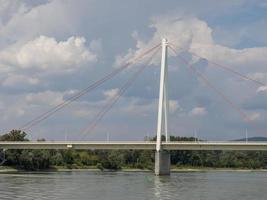 bratislava aan de rivier de Donau foto