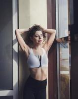fitness vrouw poseren foto