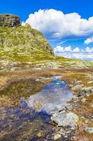 veslehodn veslehorn bergtop rotsen kliffen hydnefossen waterval hemsedal noorwegen. foto