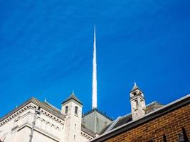 hdr st anne kathedraal torenspits in belfast foto