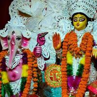 godin durga met traditionele look in close-up zicht op een zuid-kolkata durga puja, durga puja idool, een grootste hindoe navratri-festival in india foto