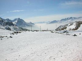 piz bernina bergketen in zwitserse rethische alpen in kanton gr foto