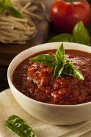 huisgemaakte rode Italiaanse marinara saus foto