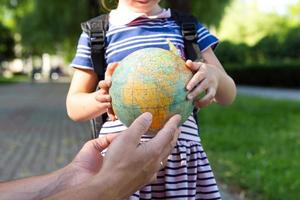 1 september, herfst, terug, terug naar school, rugzak, kaukasisch, kind, jeugd, kinderen, concept, kopie ruimte, copyspace, ontwikkeling, aarde, onderwijs, elementair, emotie, eerste foto