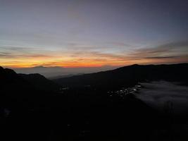 zie de natuurlijke schoonheid van Mount Bromo, Indonesië foto