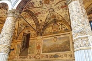 fresco's die de binnenplaats palazzo vecchio versieren. Florence foto