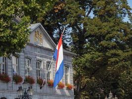 de stad maastricht aan de maas in nederland foto