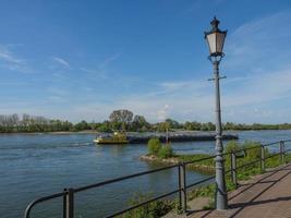 de stad van rees aan de Rijn foto