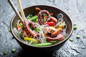 Chinees meng groenten met octopus