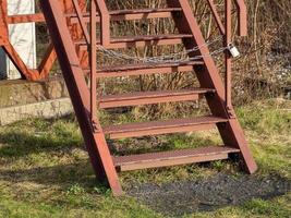 onderdeel van een oud industrieel gebouw, trappen foto