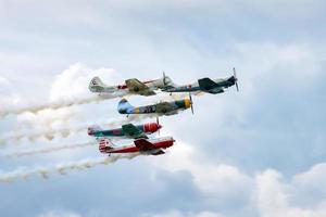 biggin hill, kent, uk, 2009. aerostars yak 52 50 luchtfoto display foto