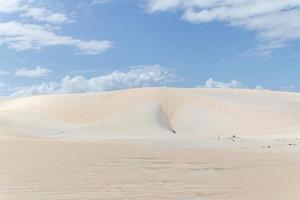 mooie luchtfoto van duinen in de geboortestad, rio grande do norte, brazilië. foto