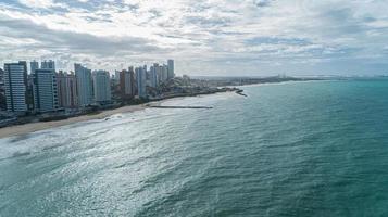 mooie luchtfoto van duinen in de geboortestad, rio grande do norte, brazilië. foto