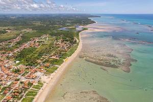 luchtfoto van strand sao miguel dos milagres, alagoas, brazilië. foto