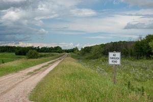 geen doorgaand verkeersbord, landweg, saskatchewan, canada. foto