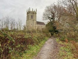 een uitzicht op de slagveldkerk in de buurt van Shrewsbury foto