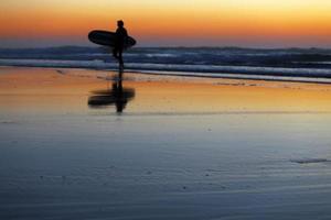 zonsondergang surfer