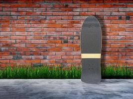 surfskate op buiten betonnen vloer textuur met oude bakstenen muur achtergrond. foto