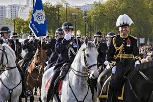 london, uk, 2005. grootstedelijke politie probeert niet te lachen om de show van de burgemeesters foto