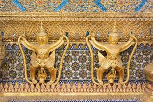 wat phra kaew is een herkenningspunt van thailand. foto