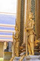 wat phra kaew is een herkenningspunt van thailand. foto