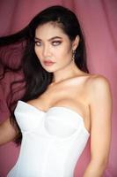 headshot portret van jonge Aziatische vrouw sexy meisje gebruiken als achtergrond cosmetica vrouw make-up mode mensen model
