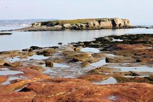 uitzicht op het eiland hilbre op de wirral foto