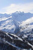 skigebied in het hooggebergte, valmorel, frankrijk. foto
