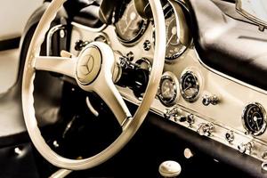 goodwood, west sussex, uk, 2012. oud dashboard van mercedes foto