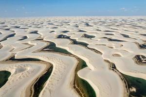 nationaal park lencois maranhenses. duinen en regenwater meren landschap. barreirinhas, ma, brazilië. foto