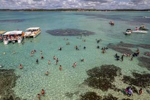 luchtfoto van riffen van maragogi, milieubeschermingsgebied van de koraalkust, maragogi, alagoas, brazilië. foto