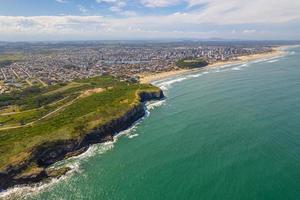 luchtfoto van torres, rio grande do sul, brazilië. kuststad in het zuiden van brazilië. foto