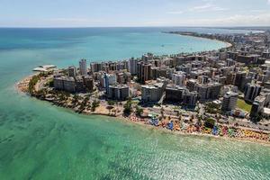 luchtfoto van stranden in maceio, alagoas, noordoostelijke regio van brazilië. foto